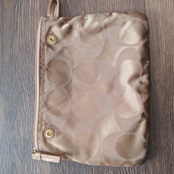 Coach Pouch 1 Compartment 9 inches X 7 inches Brown - Picture 5 of 5